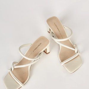 Intentionally Left _____ Willow in Cream, Sz 9